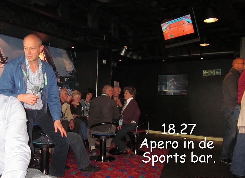 Scotland 2010, The Highlands Classic Tour (49).JPG - Apero in de Sports bar